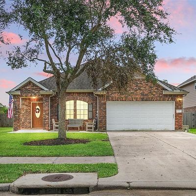 9215 Morningside Dr, Hitchcock, TX 77563