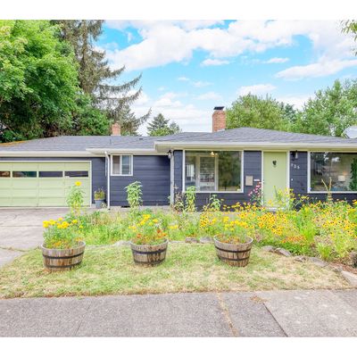 925 Ne 104 Th Ave, Portland, OR 97220