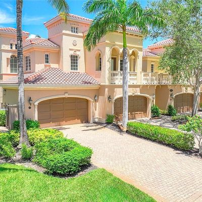 9275 Menaggio Court, Naples, FL 34114