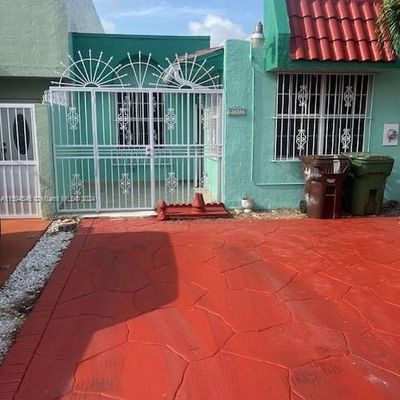 942 W 37th Ter, Hialeah, FL 33012