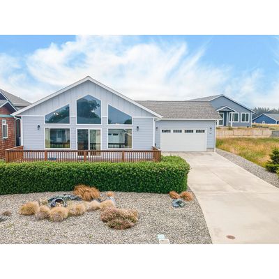 947 Hailey Ln, Bandon, OR 97411