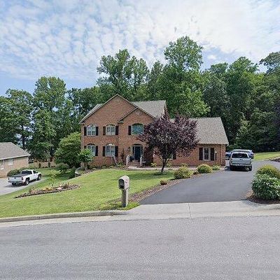 981 Highland Dr, Roanoke, VA 24019