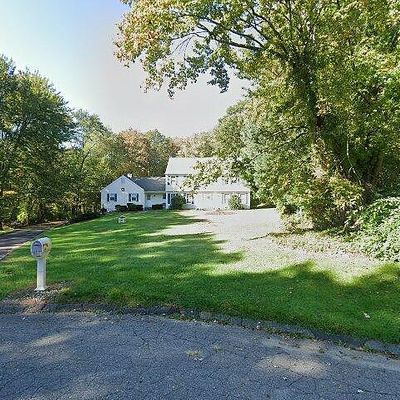 9 Hitching Post Ln, Danbury, CT 06811