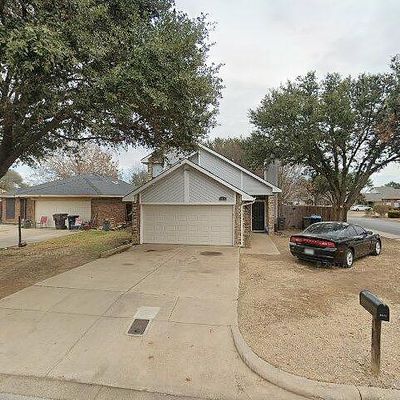 9013 Gainsborough Ct, Fort Worth, TX 76134