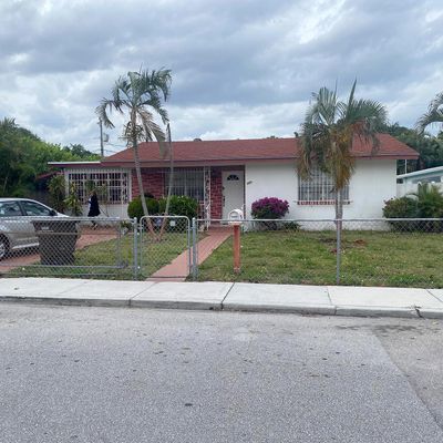 909 Almeria Rd, West Palm Beach, FL 33405