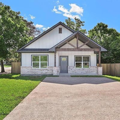 909 N Randolph Avenue, Bryan, TX 77803