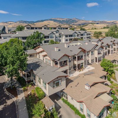 916 Mountain Meadows Cir, Ashland, OR 97520