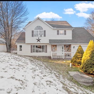 1143 Horizon Dr, Long Pond, PA 18334