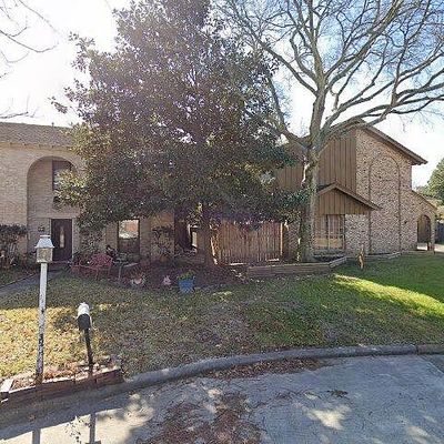 12 Donys Ct, Houston, TX 77040