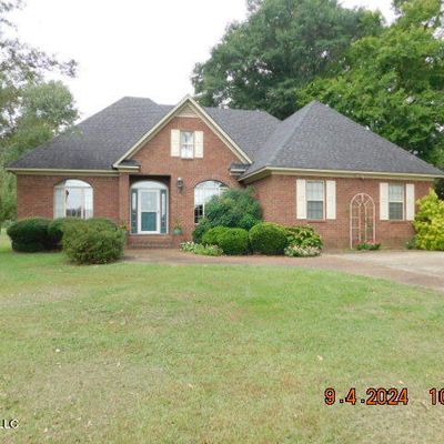 104 Oakwood Dr, Senatobia, MS 38668