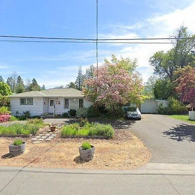 1419 Daisy Ln, Grants Pass, OR 97527