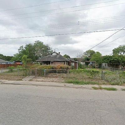 1700 S Reynolds St, Alice, TX 78332