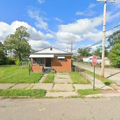 17559 Mcdougall St, Hamtramck, MI 48212