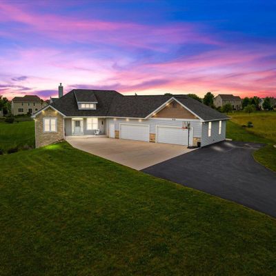 1811 Misty Ridge Ln, Grafton, WI 53024