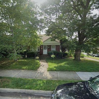 18900 Edgefield St, Grosse Pointe, MI 48236