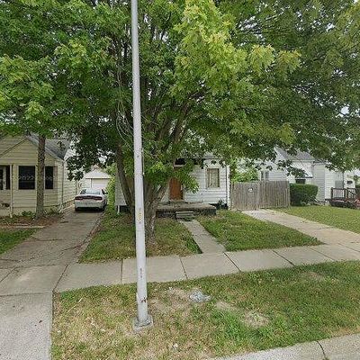 20661 Kenosha St, Harper Woods, MI 48225