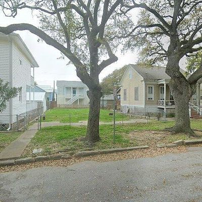 2107 Avenue M 1/2, Galveston, TX 77550