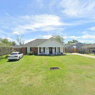 211 Plantation Dr, Bourg, LA 70343