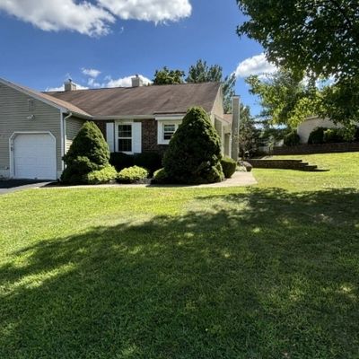 22 Arapaho Trl, Branchburg, NJ 08876