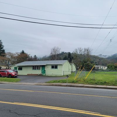 221 Loop Rd, Myrtle Creek, OR 97457