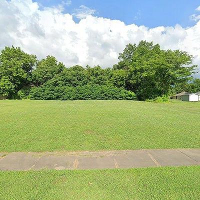 222 Oak St, Jackson, TN 38301