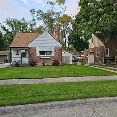 20269 Kenosha St, Harper Woods, MI 48225