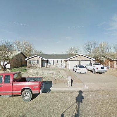 2030 Longhorn Dr, Levelland, TX 79336