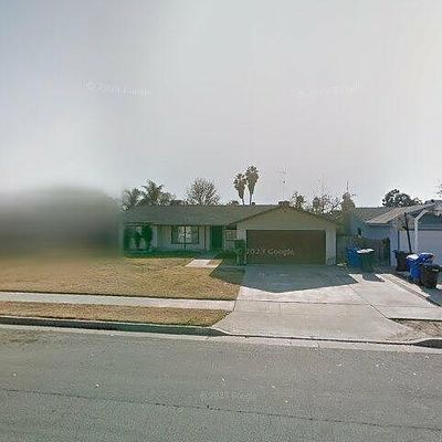 247 E Sherwood Dr, Hanford, CA 93230