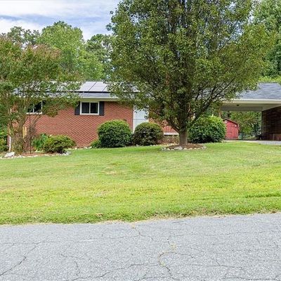 349 Croomcrest Rd, Asheboro, NC 27205