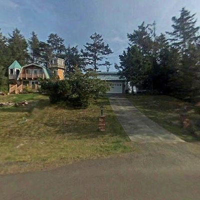 35500 J Pl, Ocean Park, WA 98640