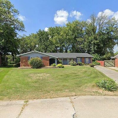 3085 Steed Dr, Florissant, MO 63033