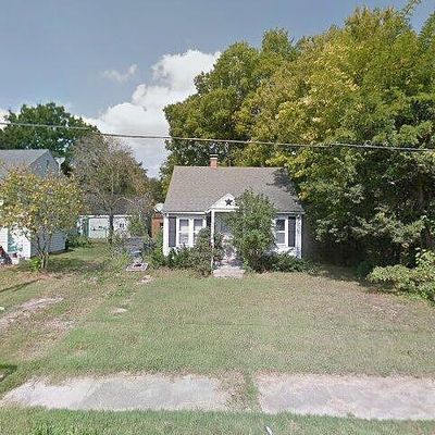 310 E Cherry St, Mc Leansboro, IL 62859