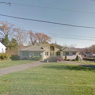 4 Valley View Dr, North Haledon, NJ 07508