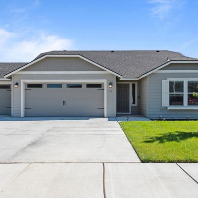 513 Stuart St, Moxee, WA 98936