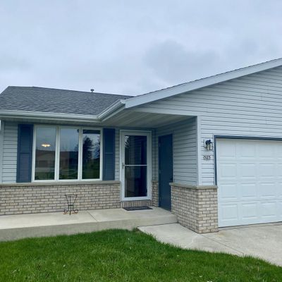 525 Dutch Ct, Oostburg, WI 53070