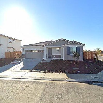 557 Oakham Dr, Vacaville, CA 95687