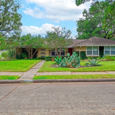 4858 Woodpecker St, Houston, TX 77035