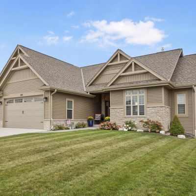 626 Mary Way, Slinger, WI 53086