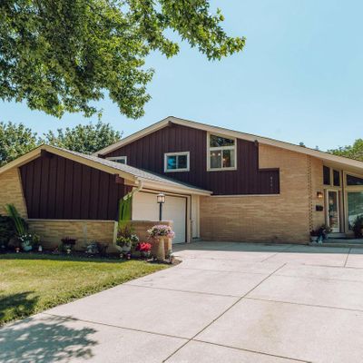 6263 Thornridge Ln, Greendale, WI 53129