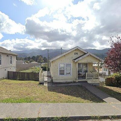 665 Fourth St, Scotia, CA 95565