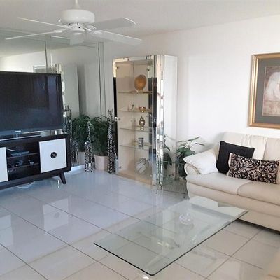 689 Burgundy O, Delray Beach, FL 33484