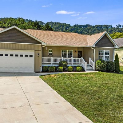 6 Bowling Green Ln, Arden, NC 28704