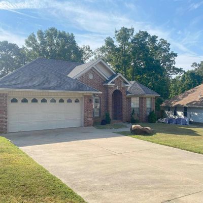 8 W Point Dr, Maumelle, AR 72113