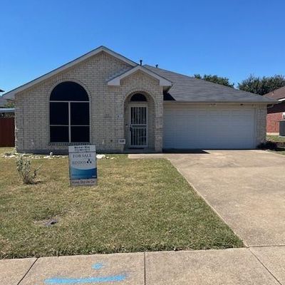 831 Parkside Dr, Cedar Hill, TX 75104