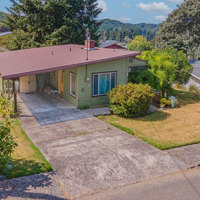 886 S Hill Dr, Reedsport, OR 97467