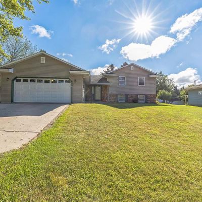 734 Lyndhurst Dr, Janesville, WI 53546