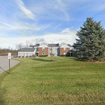 N17 W26830 E Fieldhack Dr #E, Pewaukee, WI 53072