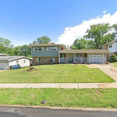 10 Lila Ln, Florissant, MO 63033