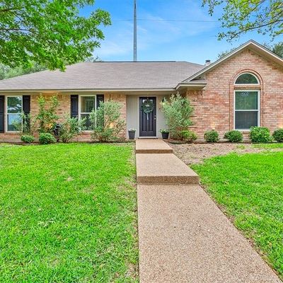 100 Cross Country Dr, Hewitt, TX 76643