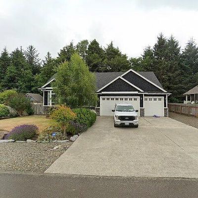 901 Lakeview Dr, Ilwaco, WA 98624